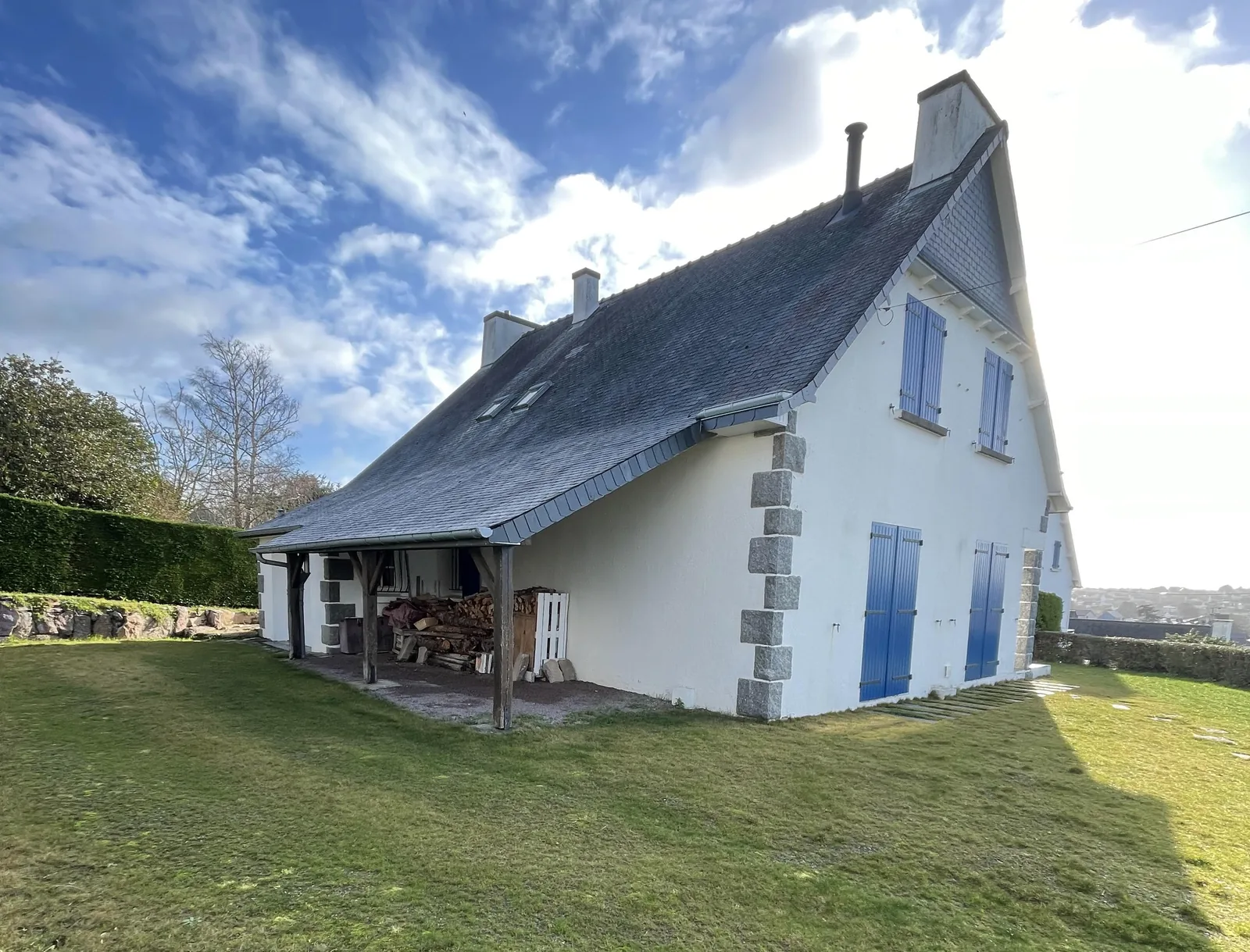 Photos de l'auvent existant avant projet, à Erquy